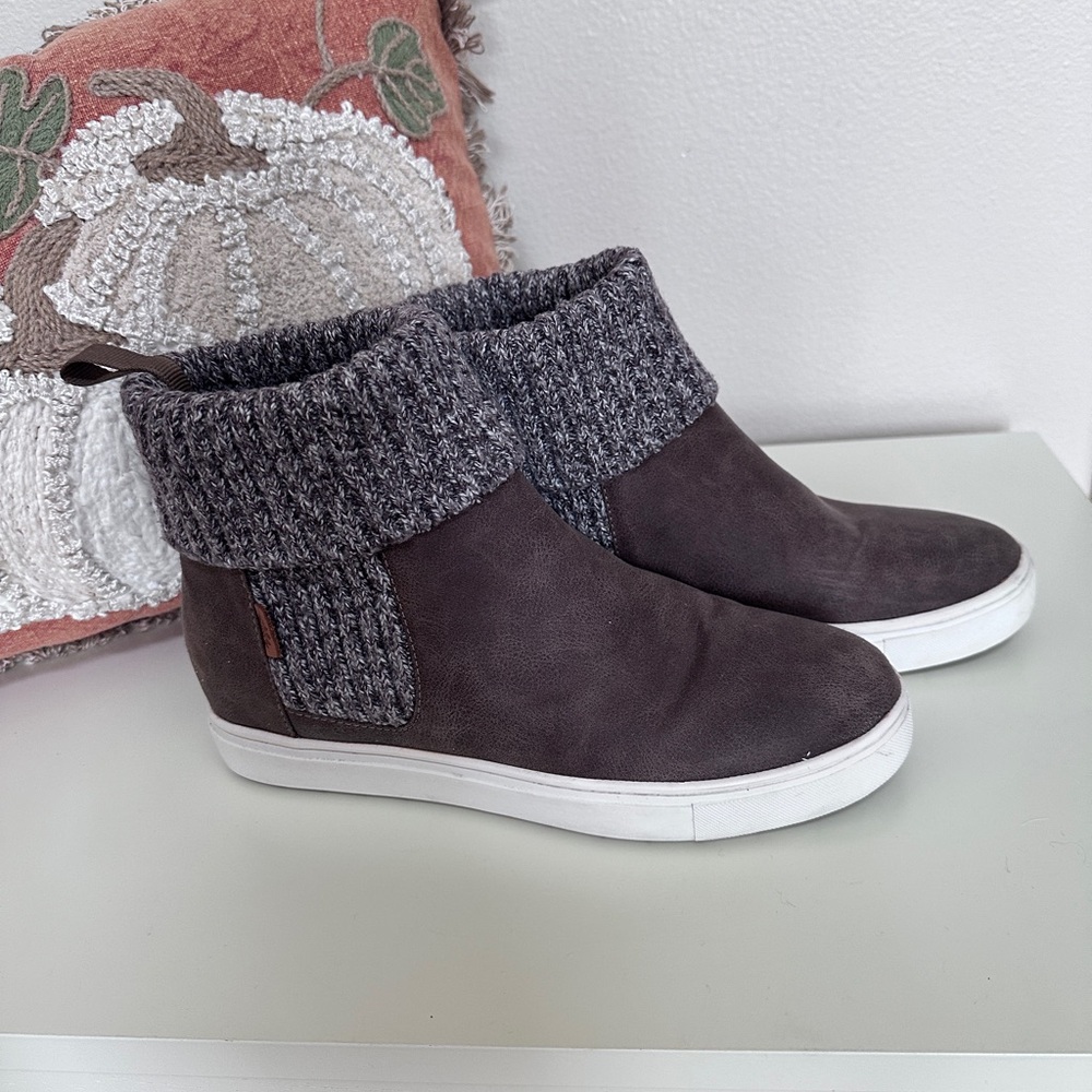 Yellow Box Sweater Cuff Boots, Sz. 8.5